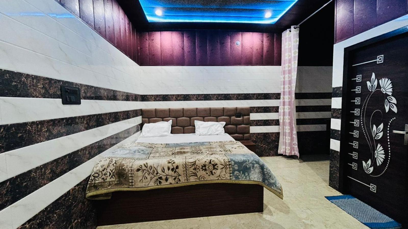 G&G Palace Vrindāvan Εξωτερικό φωτογραφία